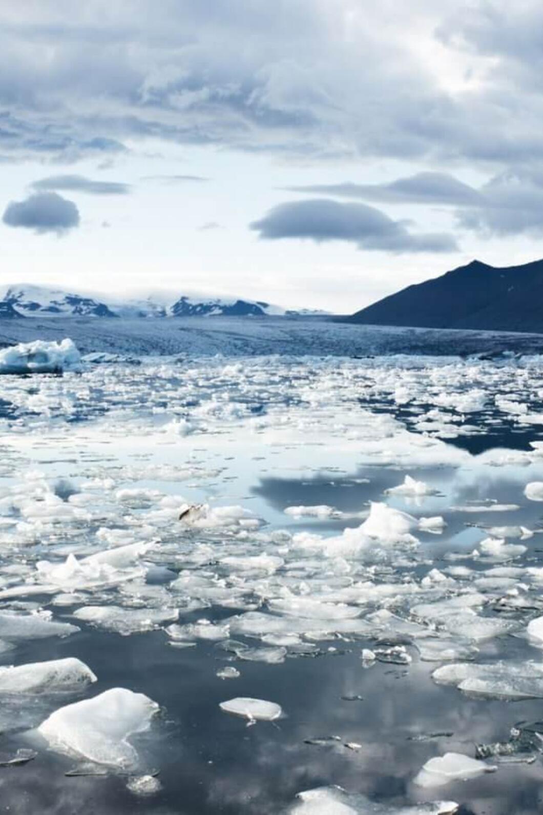 climate-cold-glacier-iceberg_0.jpg