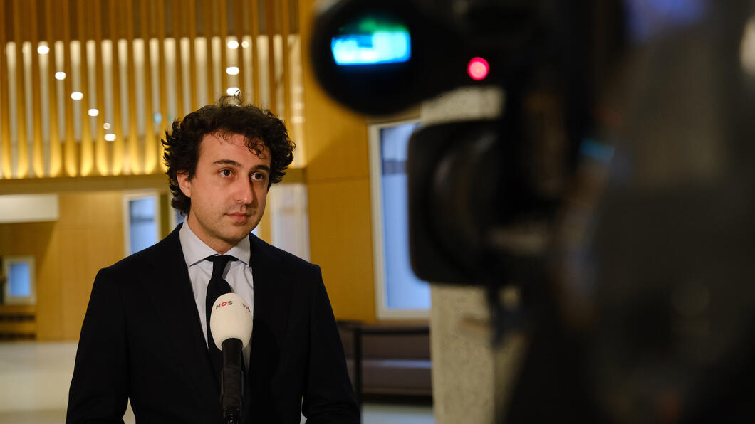 Jesse Klaver voor de camera van RTL Nieuws