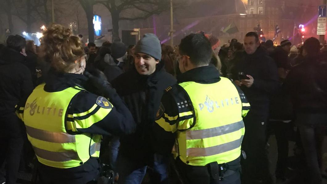Jesse Klaver loopt mee met de politie tijdens de jaarwisseling 2019-2020 8597ECC2-CFDE-47F0-B324-8AF8FCB768E1.jpeg