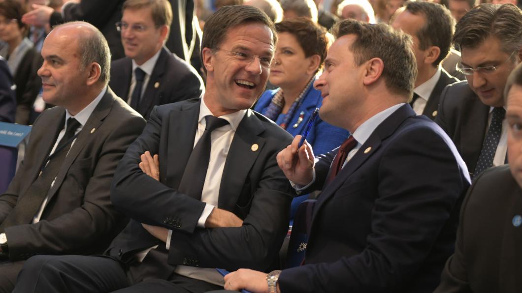 Premier Rutte in gesprek met zijn Luxemburgse collega Bettel Premier Rutte in gesprek met zijn Luxemburgse collega Bettel