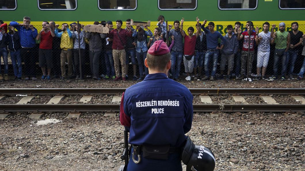 Vluchtelingen aan de Hongaarse grens (Foto: CC Mstyslav Chernov) Vluchtelingen aan de Hongaarse grens