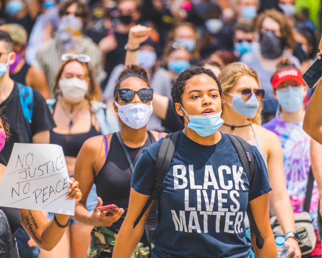 Groep demonstranten tijdens een protest voor Black Lives Matter