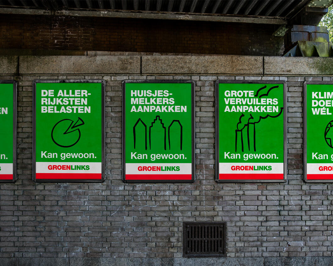 Posters van GroenLinks op een muur