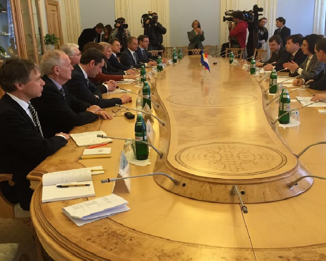 Rik Grashoff bij het gesprek met de vice-voorzitter Oekraïens parlement